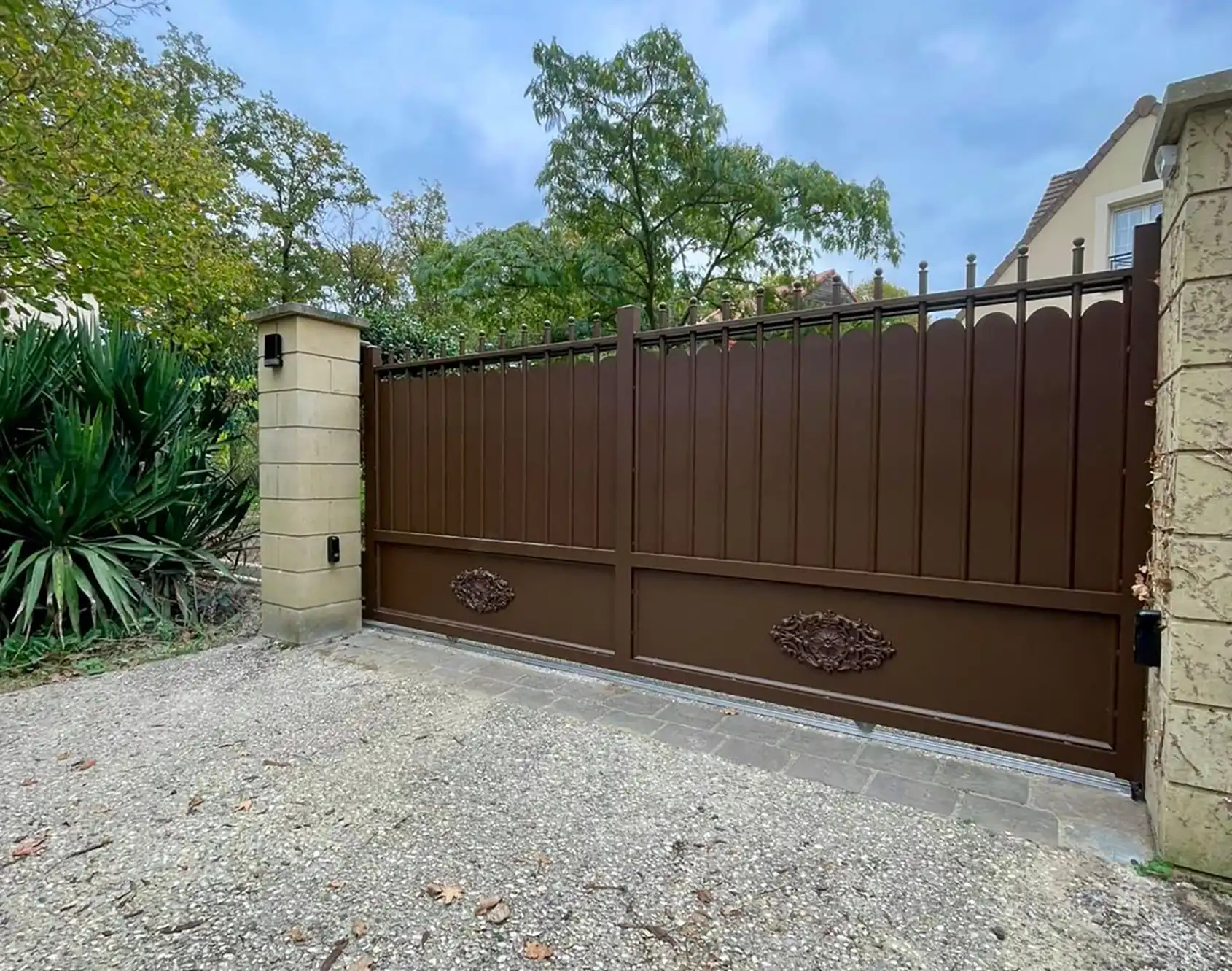 Portail sectionnel Pont-Aven aluminium - Kostum